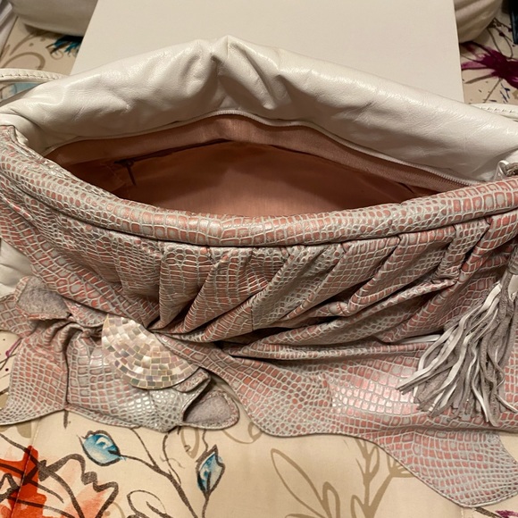 White/ light Pink Snake Skin Look Bag - Picture 3 of 6